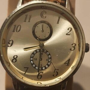 🦋10/$20🦋 Charming Charlie Goldtone/Leapord Print Leather Women's Watch